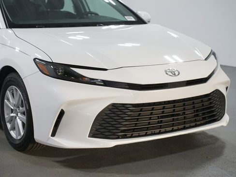 Used 2025 Toyota Camry LE image 4