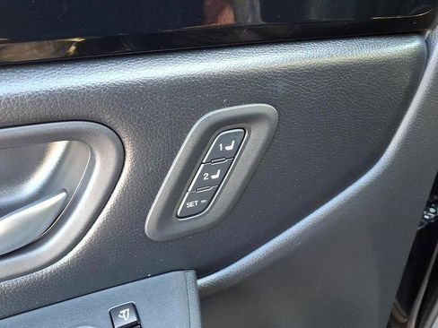 Used 2025 Honda Pilot TrailSport image 10