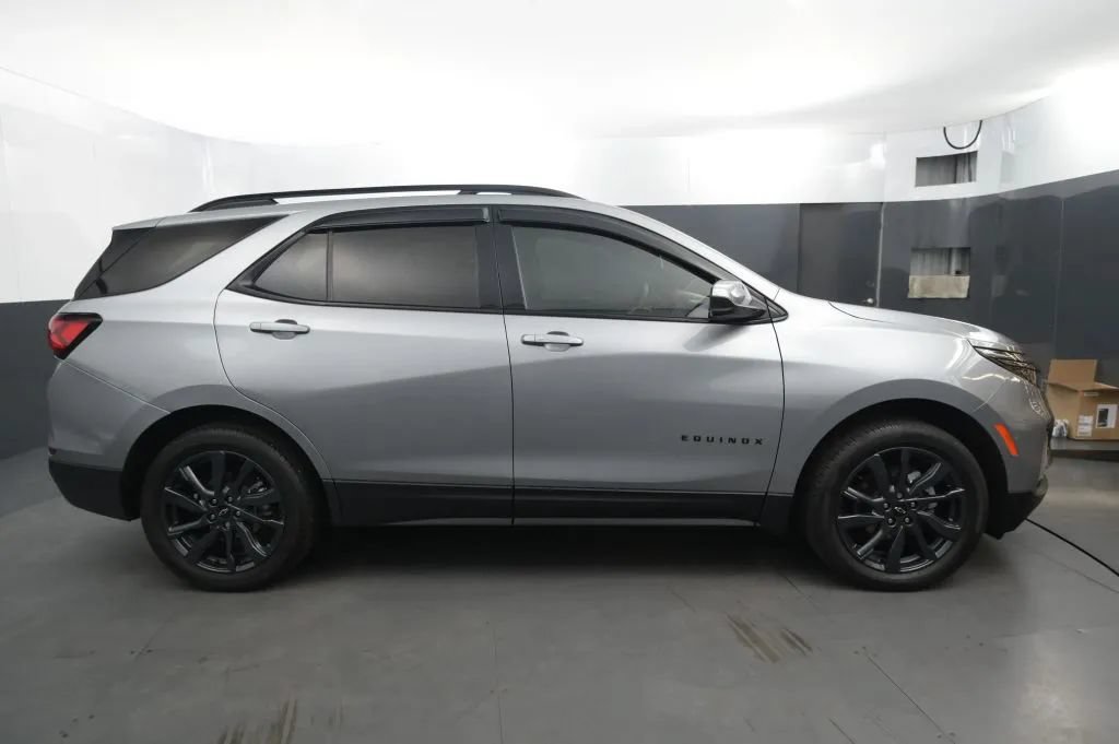 Used 2023 Chevrolet Equinox RS AWD/4WD image 6