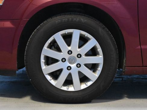 Used 2016 Chrysler Town & Country Touring FWD image 24