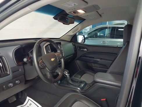 Used 2022 Chevrolet Colorado Z71 w/ Z71 Midnight Edition image 2