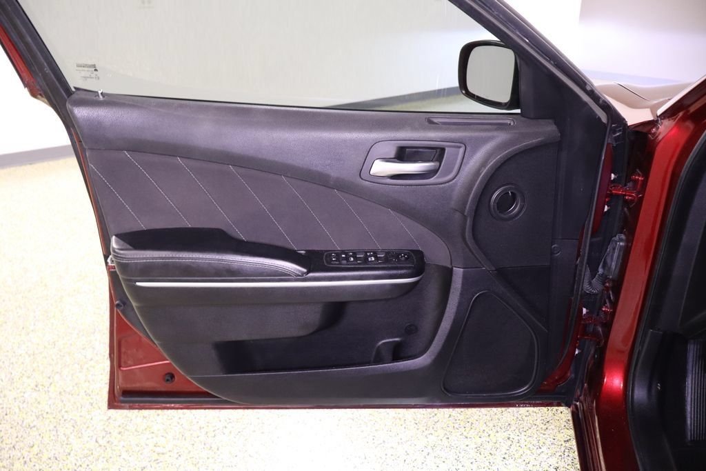 Used 2020 Dodge Charger SXT RWD image 31