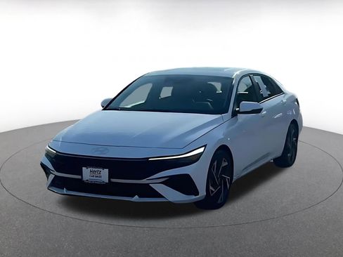 Used 2025 Hyundai Elantra Limited image 7