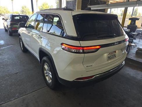 Used 2023 Jeep Grand Cherokee Laredo AWD/4WD image 8