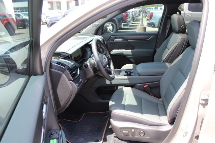 New 2026 GMC Acadia AT4 w/ Luxury Package AWD/4WD image 9