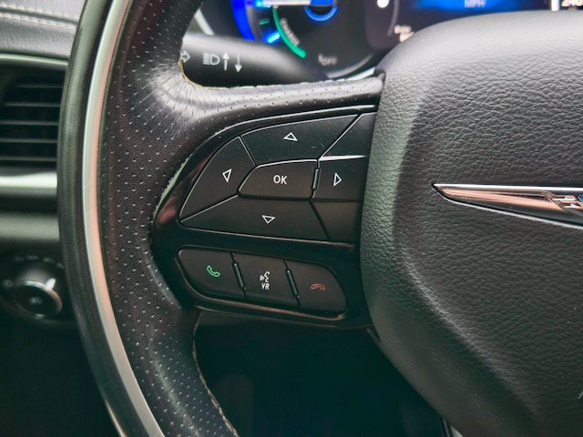 Used 2021 Chrysler Pacifica Limited w/ Uconnect Theater Family Group FWD image 18