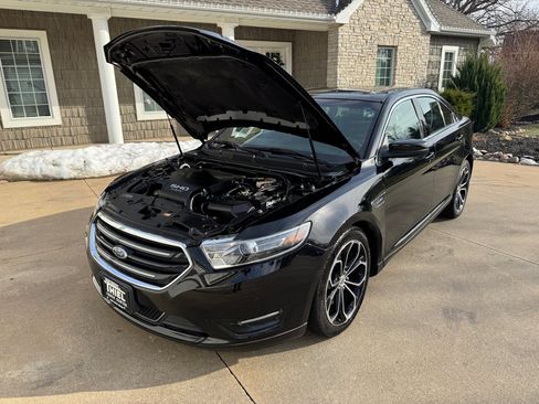 Used 2017 Ford Taurus SHO image 23