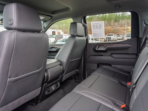 Used 2025 GMC Sierra 1500 SLT image 16