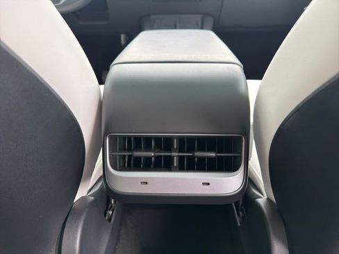 Used 2021 Tesla Model Y Long Range image 16