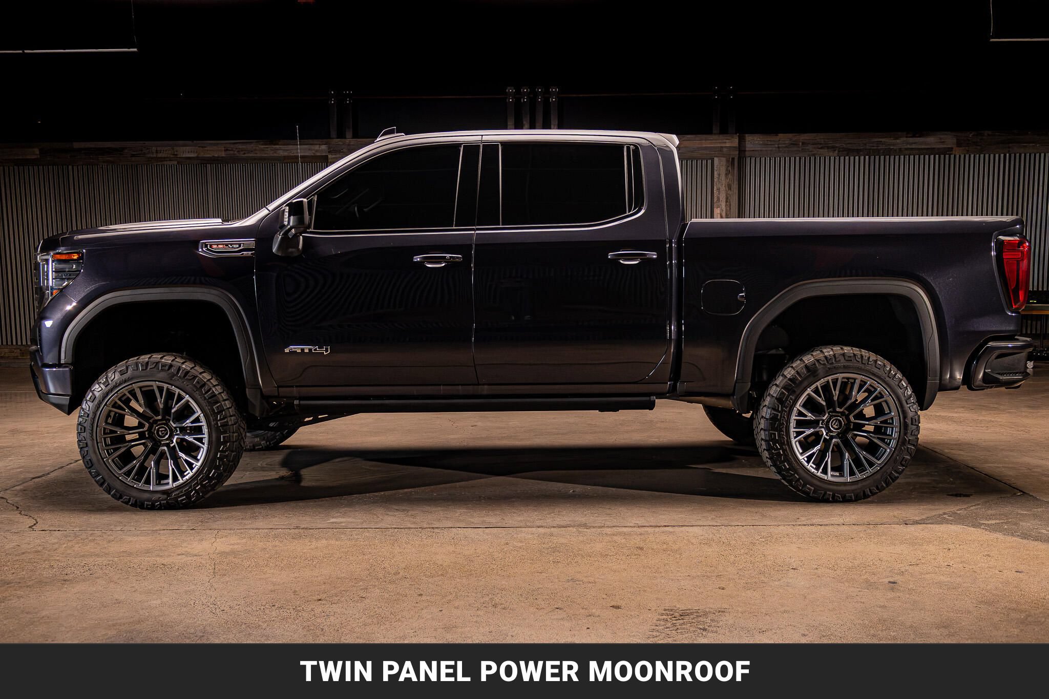 Used 2022 GMC Sierra 1500 AT4 w/ AT4 Premium Package AWD/4WD image 5