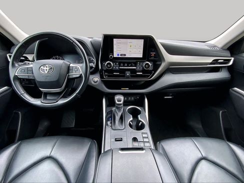 Used 2023 Toyota Highlander XLE FWD image 16