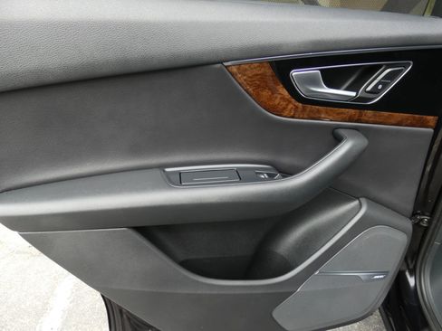 Used 2017 Audi Q7 3.0T Prestige w/ Prestige Package image 49