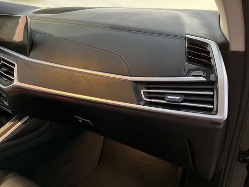 Used 2022 BMW X7 xDrive40i w/ Executive Package image 32