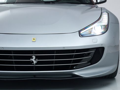 Certified 2018 Ferrari GTC4Lusso image 10