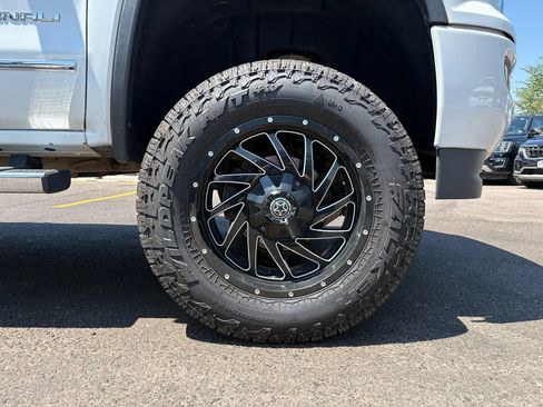 Used 2017 GMC Sierra 1500 Denali AWD/4WD image 12