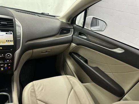 Used 2019 Lincoln MKC Reserve w/ MKC Climate Package FWD image 13