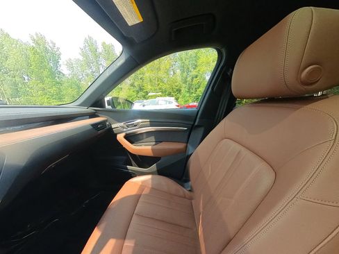 Used 2024 Audi Q8 e-tron Premium Plus w/ Premium Plus Package image 68