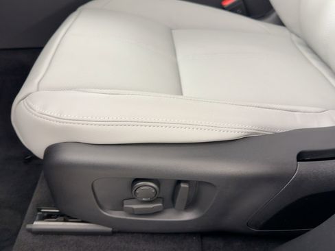 New 2026 Land Rover Range Rover Velar S image 13