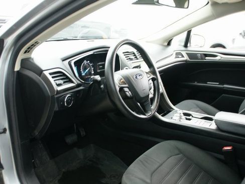 Used 2020 Ford Fusion SE image 13