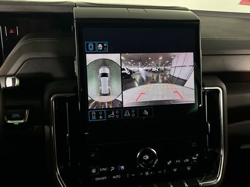 Used 2025 GMC Yukon Denali image 18