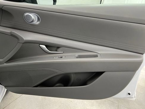 Used 2024 Hyundai Elantra SEL image 22