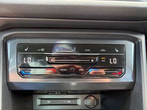 Used 2024 Volkswagen Tiguan SE AWD/4WD image 21
