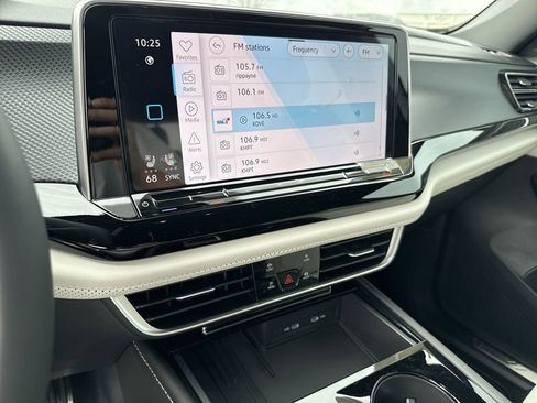 New 2026 Volkswagen Atlas Cross Sport SEL Premium R-Line AWD/4WD image 20