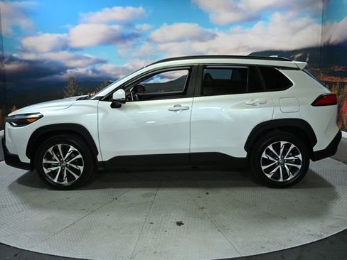 Used 2023 Toyota Corolla Cross XLE image 5
