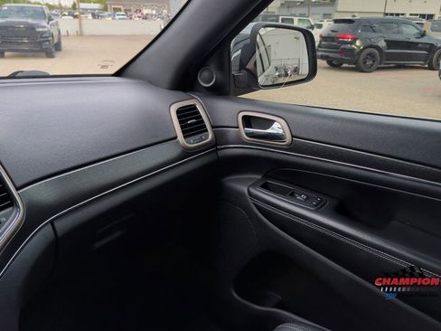 Used 2017 Jeep Grand Cherokee Limited AWD/4WD image 23