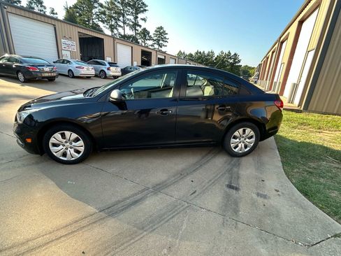 Used 2015 Chevrolet Cruze LS image 1