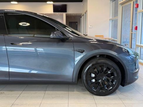 Used 2022 Tesla Model Y Long Range AWD/4WD image 15