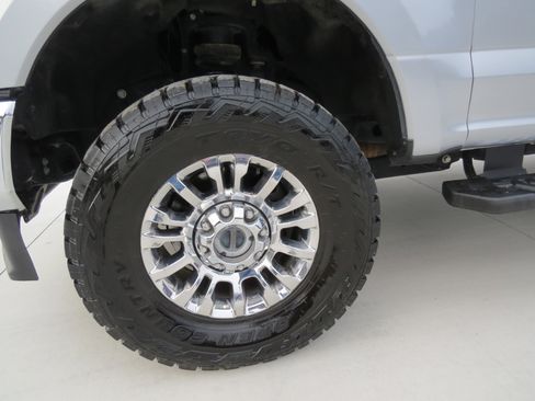 Used 2022 Ford F250 XLT w/ XLT Premium Package image 11