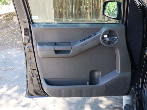 Used 2013 Nissan Xterra PRO-4X w/ Pro-4x Leather Pkg AWD/4WD image 23