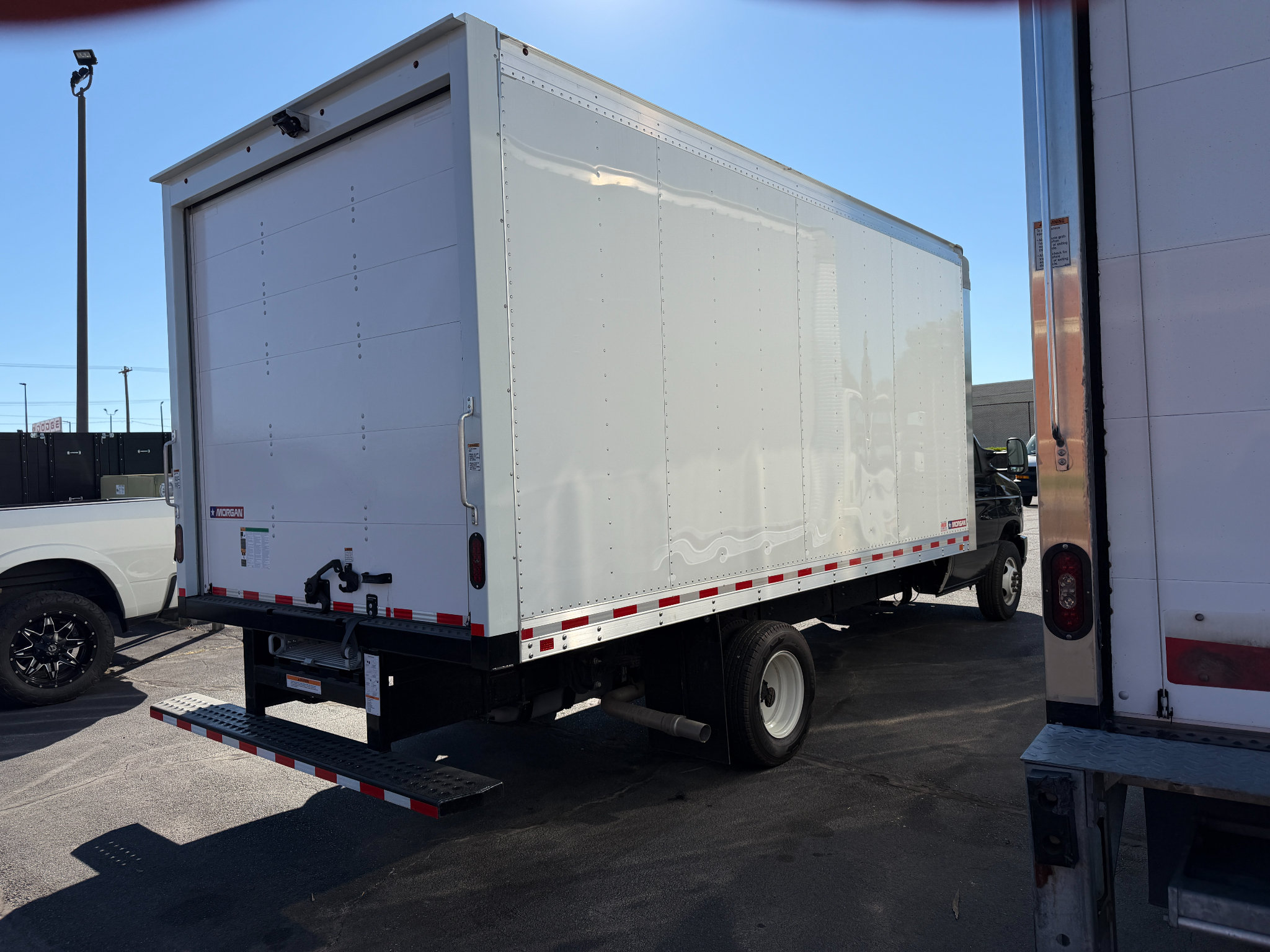 Used 2026 Ford E-450 and Econoline 450 Super Duty RWD image 4