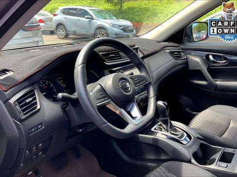 Used 2017 Nissan Rogue SV w/ SV Premium Package image 14