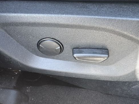 Used 2019 Ford Explorer XLT w/ Equipment Group 202A FWD image 15