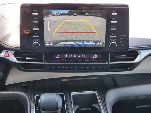 Used 2021 Toyota Sienna Limited FWD image 17