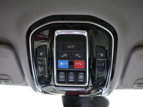 Used 2021 Jeep Grand Cherokee L Overland w/ MOPAR Finishing Package AWD/4WD image 31