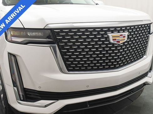 Used 2022 Cadillac Escalade ESV Premium Luxury image 28