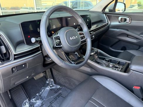 Used 2025 Kia Sorento S FWD image 32