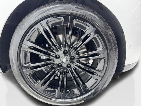 Used 2023 Land Rover Range Rover Long Wheelbase SE image 46