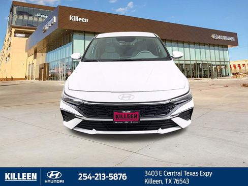 Used 2025 Hyundai Elantra SE FWD image 2
