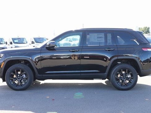 New 2025 Jeep Grand Cherokee Altitude image 3