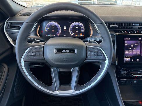 New 2025 Jeep Grand Cherokee Altitude image 20