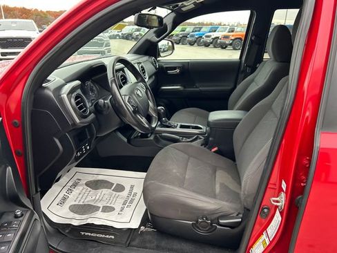 Used 2017 Toyota Tacoma TRD Off-Road image 9