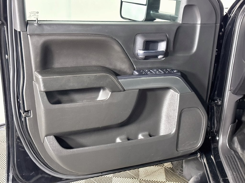 Used 2018 Chevrolet Silverado 1500 LT w/ All Star Edition AWD/4WD image 10
