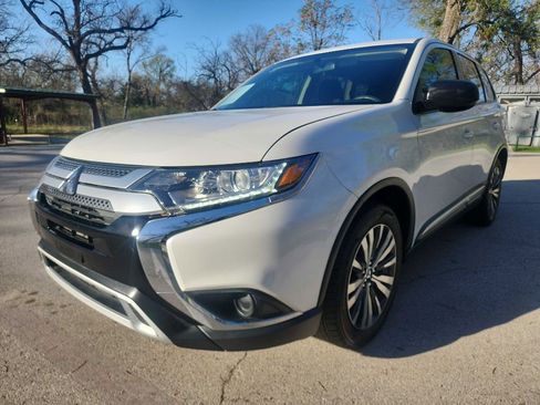 Used 2019 Mitsubishi Outlander ES image 3