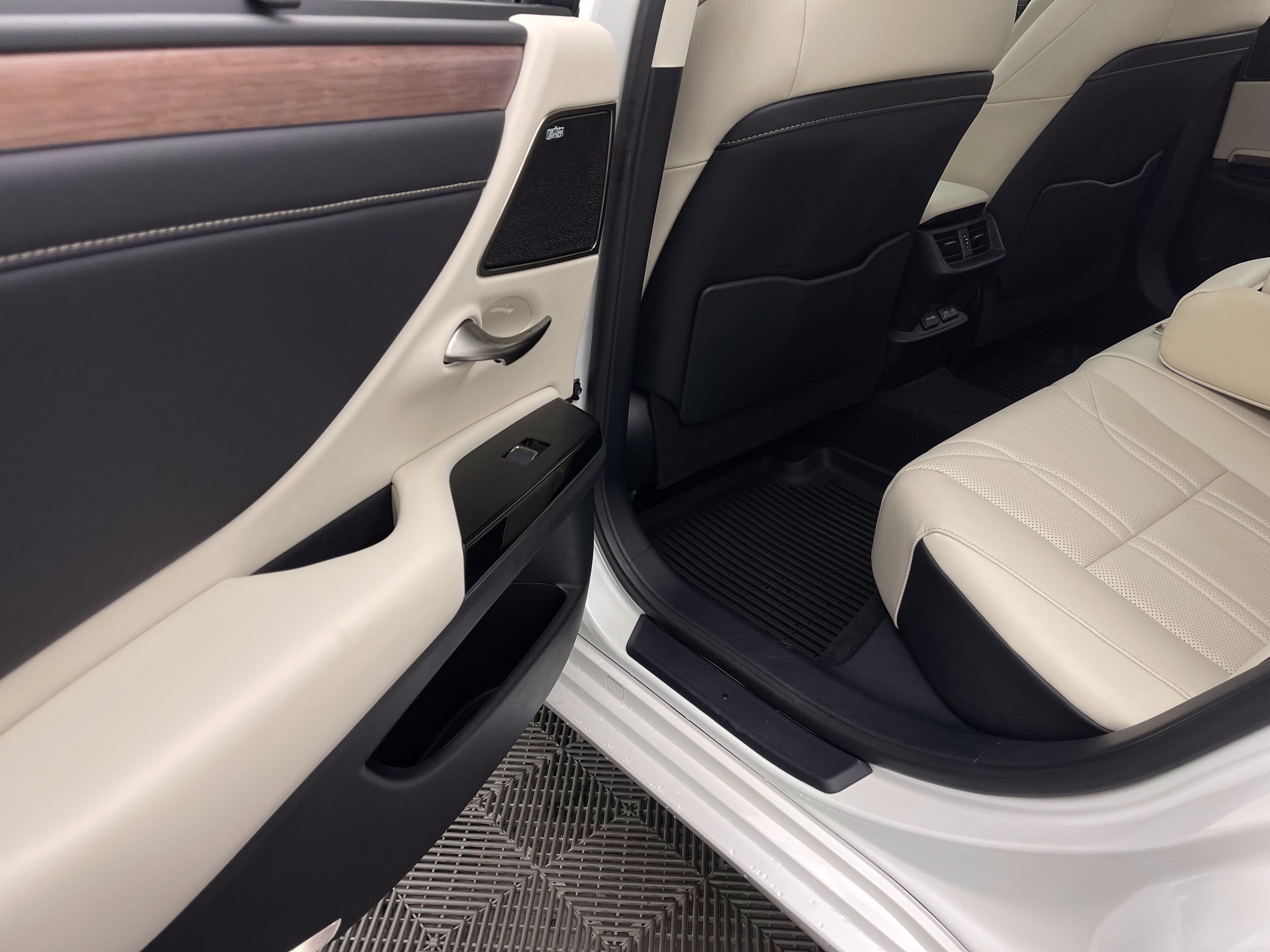 Used 2024 Lexus ES 350 Ultra Luxury w/ Accessory Package (Z2) FWD image 43