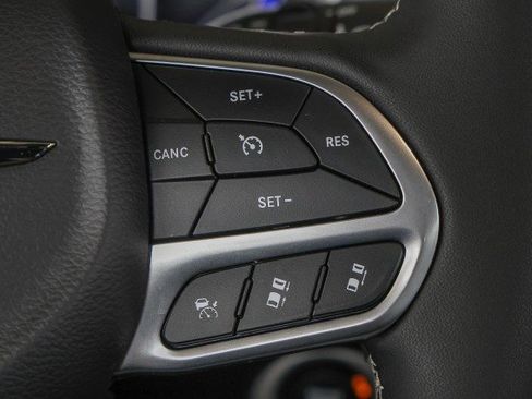 Used 2026 Chrysler Pacifica Select FWD image 23