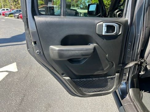 Used 2022 Jeep Gladiator Sport AWD/4WD image 13